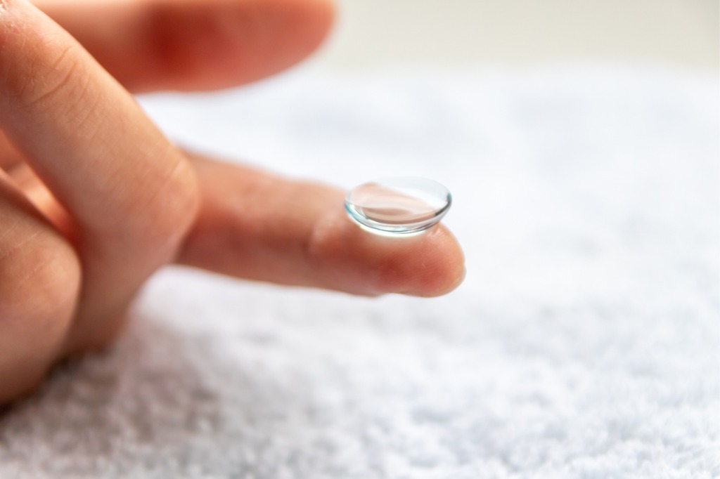 How-to-safely-use-and-handle-your-contact-lenses