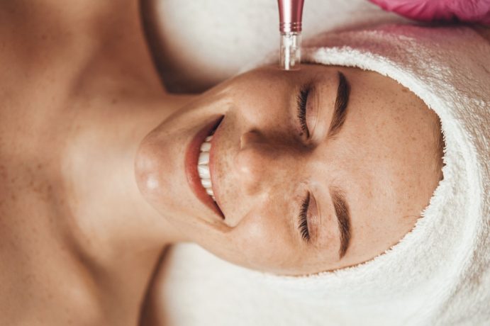 Unlock-the-secret-to-smooth-youthful-skin-with-rf-microneedling